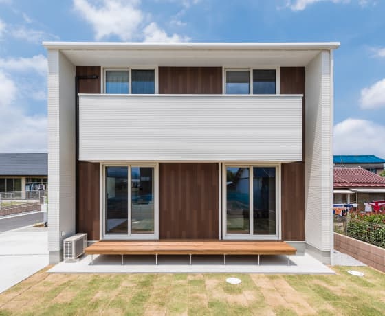 2階建て規格住宅の外観・庭